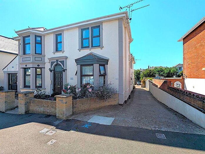 1 Bedroom Flat For Sale In Avenue Road, Shanklin, PO37