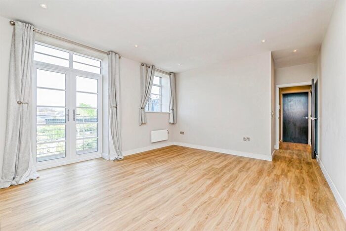 1 Bedroom Apartment For Sale In Romilly Crescent, Cardiff, CF11