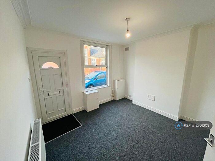 3 Bedroom End Of Terrace House To Rent In Collygate Road, Nottingham, NG2