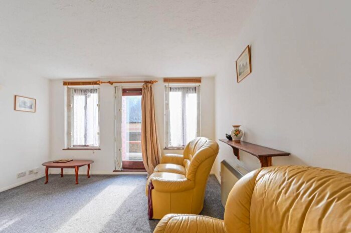 1 Bedroom Flat For Sale In Discovery Walk, Wapping, London, E1W