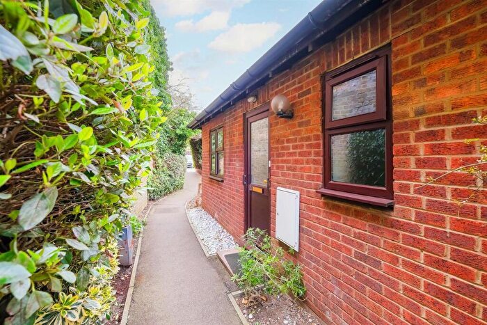 1 Bedroom Bungalow For Sale In Westleigh Court, Nightingale Lane, Wanstead, E11