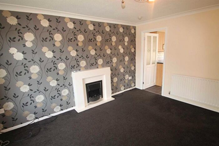 2 Bedroom End Of Terrace House To Rent In Elm Close, Oswestry, SY11