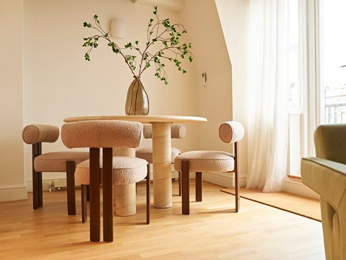 3 Bedroom Flat To Rent In Randolph Avenue, Little Venice, London, W9