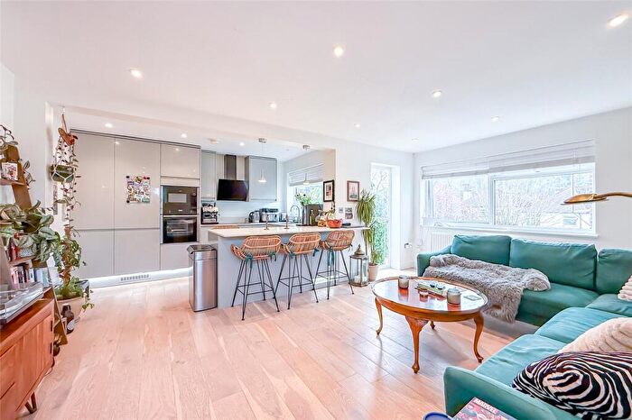 2 Bedroom Penthouse For Sale In St. Johns Road, Harpenden, Hertfordshire, AL5