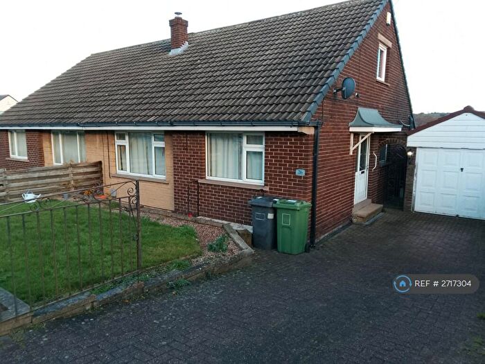 4 Bedroom Semi-Detached House To Rent In St. Peters Crescent, Huddersfield, HD5