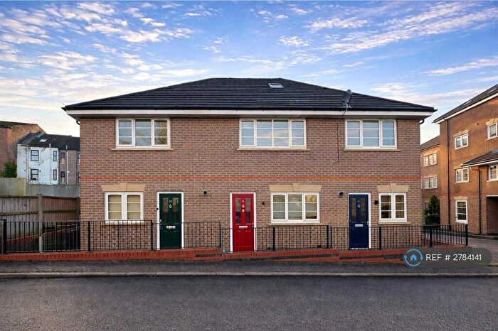 2 Bedroom End Of Terrace House To Rent In Kingswood Court, Luton, LU1