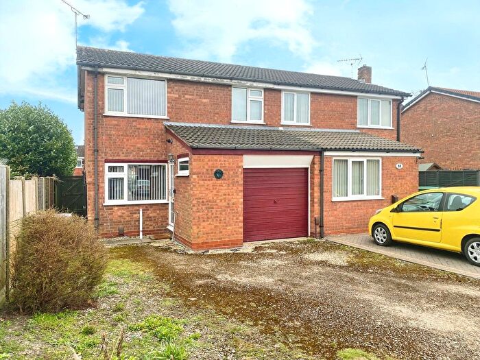 3 Bedroom Semi-Detached House To Rent In Leaward Close, Nuneaton, Warwickshire, CV10