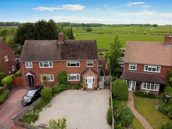 4 Bedroom Semi-Detached House For Sale In Bostock Crescent, Weston Under Wetherley, Leamington Spa, CV33