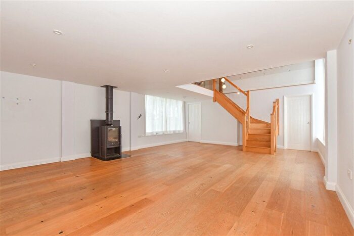 4 Bedroom Property For Sale In Plumtree Road, Headcorn, Ashford, Kent, TN27