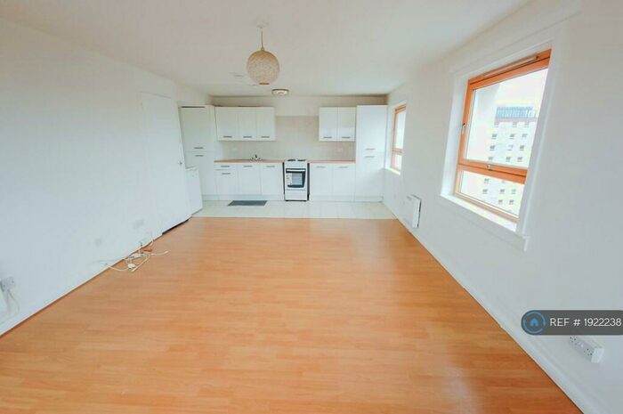 2 Bedroom Flat To Rent In Dunswin Court, Glasgow, G81