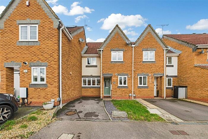 3 Bedroom Terraced House For Sale In Southern Way, Farnborough, Hampshire, GU14
