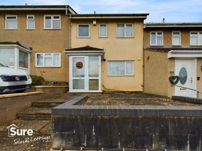 3 Bedroom Terraced House To Rent In Ninian Road, HP2