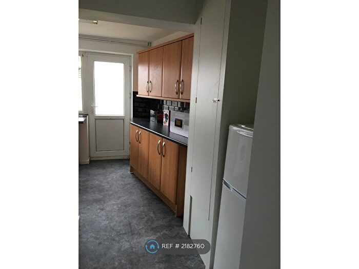 3 Bedroom Semi-Detached House To Rent In Barkers Butts Lane, Coventry, CV6