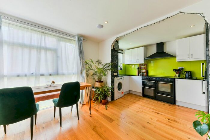 1 Bedroom Flat To Rent In Hanford Close, SW18