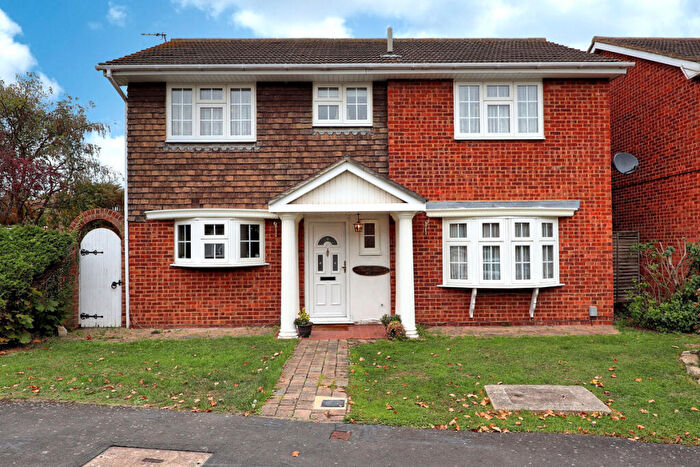 4 Bedroom Detached House For Sale In The Elkins, Romford, RM1