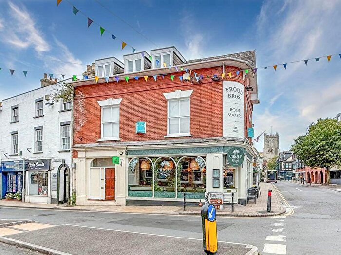 2 Bedroom Flat To Rent In Church Street, Christchurch, Dorset, BH23