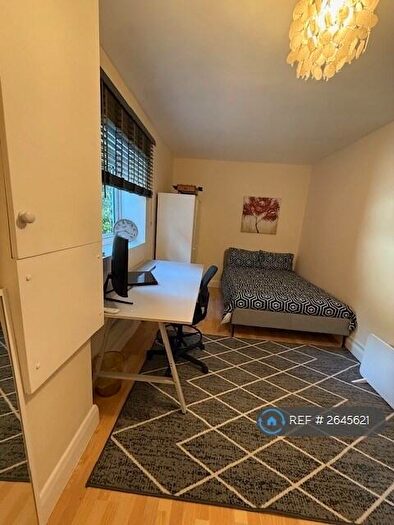 1 Bedroom Flat To Rent In Palmerston Road, Buckhurst Hill, IG9