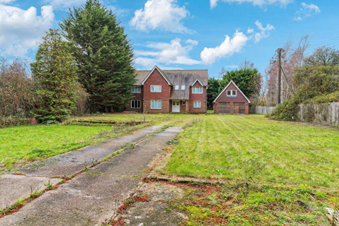 5 Bedroom Detached House For Sale In Bedford Road, Henlow, SG16