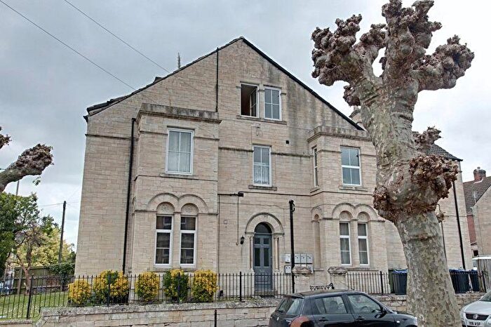 1 Bedroom Flat To Rent In Avenue Road, Trowbridge, BA14