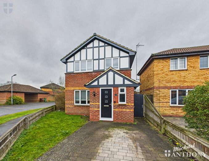 4 Bedroom Detached House For Sale In The Pastures, Aylesbury, HP20
