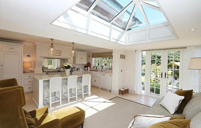 4 Bedroom Semi-Detached House For Sale In Upper Basildon, Berkshire, RG8