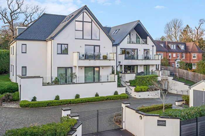3 Bedroom Flat For Sale In South Park Crescent, Gerrards Cross, Buckinghamshire, SL9