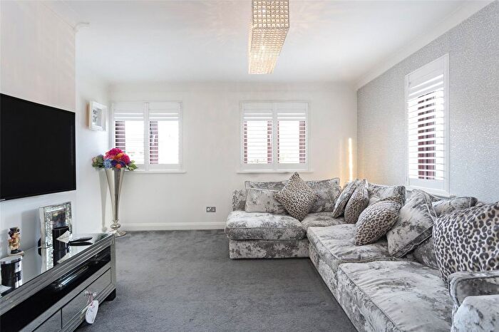 2 Bedroom Flat For Sale In Cedar Close, Buckhurst Hill, IG9