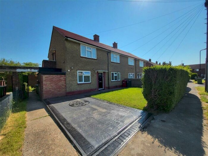 2 Bedroom Semi-Detached House To Rent In Quinbrooks, Slough, Berkshire, SL2