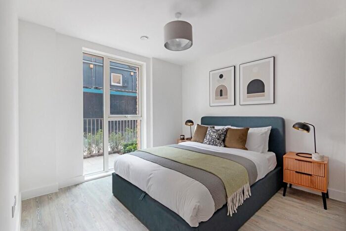 4 Bedroom Flat To Rent In Boyle Court, Lampton Parkside, Hounslow, Hounslow, TW3