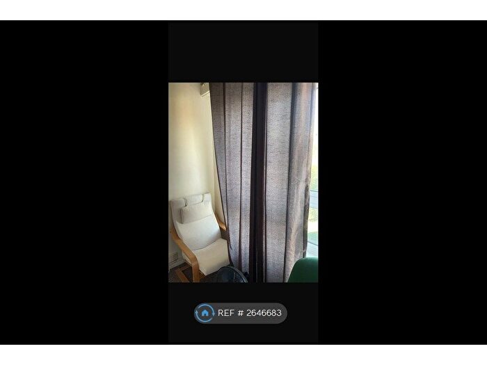 2 Bedroom Flat To Rent In Holborn Towers, Leeds, LS6