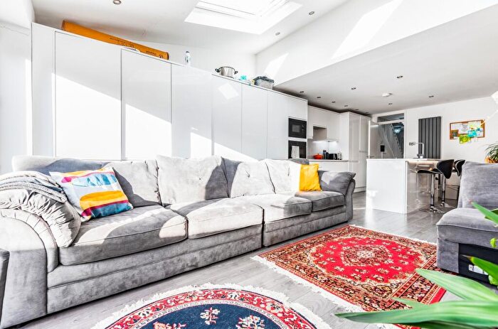 3 Bedroom End Of Terrace House To Rent In Radnor Road Peckham, SE15