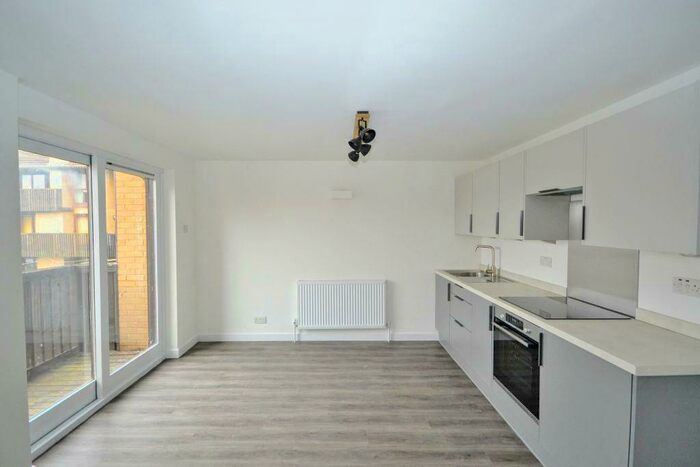 1 Bedroom Flat To Rent In Woodley Headland, Peartree Bridge, Milton Keynes, Buckinghamshire, MK6