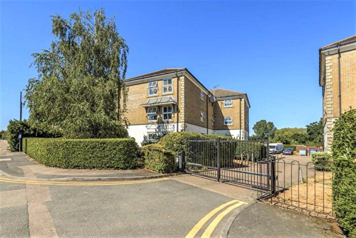 2 Bedroom Flat To Rent In Great North Way, London, NW4