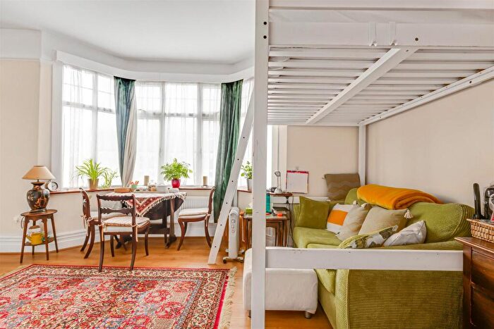 Flat To Rent In Upper Richmond Road West, East Sheen, SW14