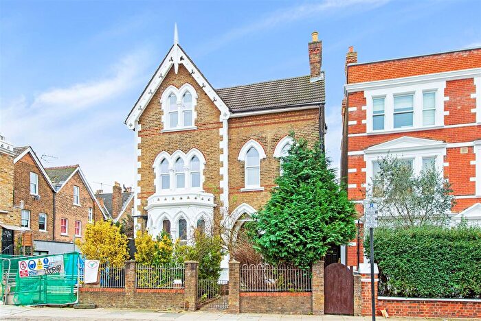 3 Bedroom Flat To Rent In Stapleton Hall Road, Stroud Green, N4