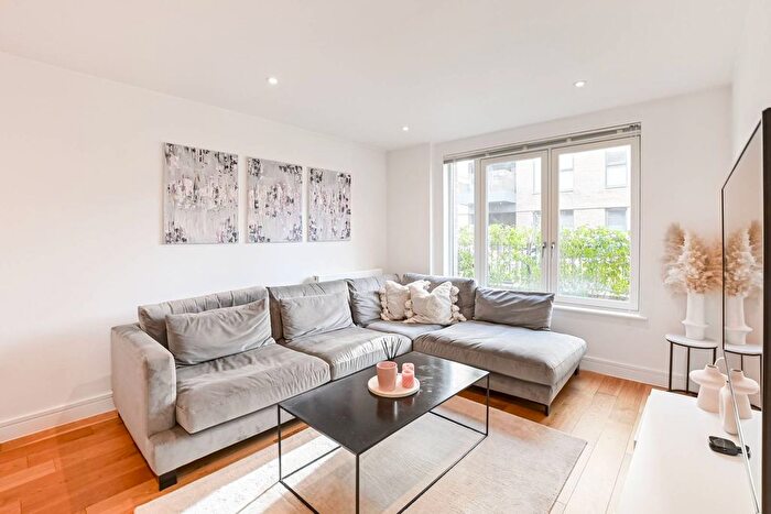 2 Bedroom Flat To Rent In Fennings Road, Clapham, London, SW4