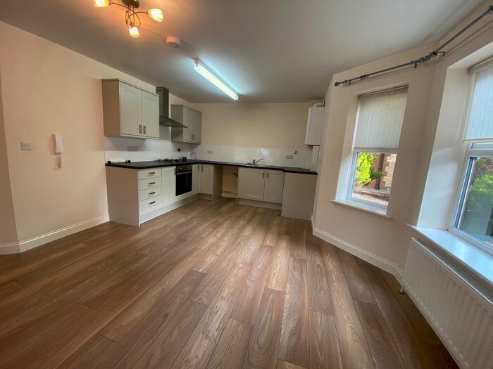 2 Bedroom Flat To Rent In Heneage Road, Grimsby, DN32