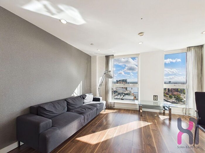 3 Bedroom Flat To Rent In Blue, Media City Uk, M50