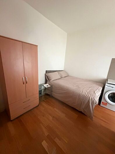 Studio To Rent In The Vale Lane, Acton, W3