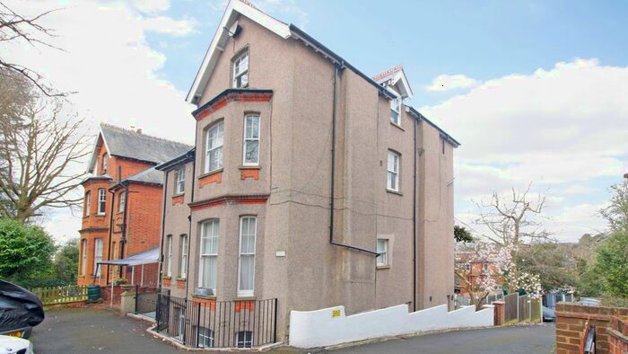 3 Bedroom Maisonette To Rent In Susan Wood, Chislehurst, Kent, BR7