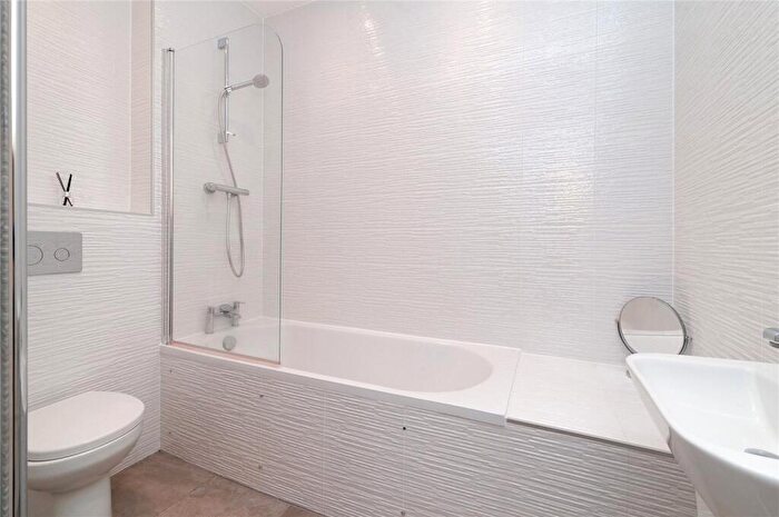 2 Bedroom Apartment To Rent In Lynedoch Terrace, Park, Glasgow, G3