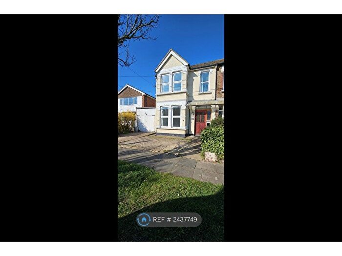 5 Bedroom Semi-Detached House To Rent In Upminster, Upminster, RM14