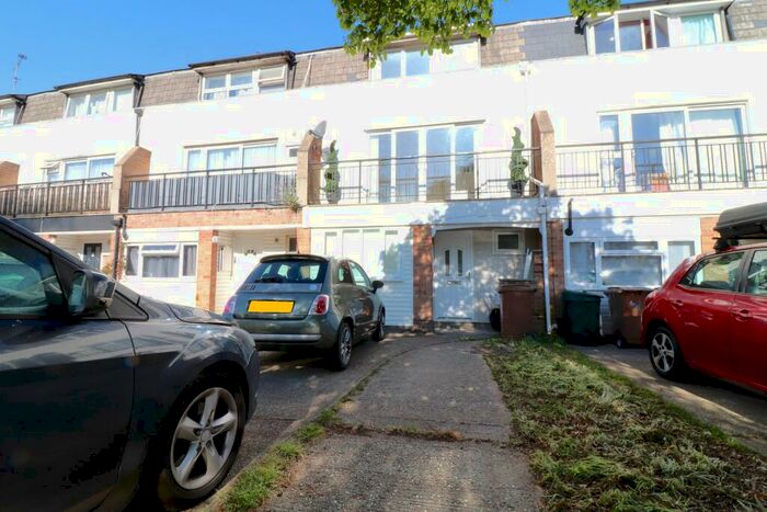 5 Bedroom Town House To Rent In Perry Hill, Chelmsford, CM1