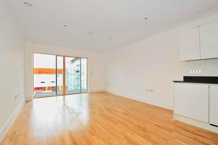 2 Bedroom Flat To Rent In Streatham High Road, London, SW16