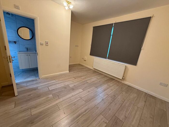 5 Bedroom Semi-Detached House To Rent In Wood Lane, Dagenham, RM8