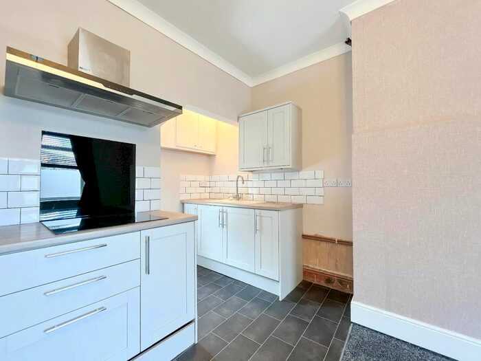 1 Bedroom Property To Rent In Old Bank Road, Earlsheaton, Dewsbury, WF12