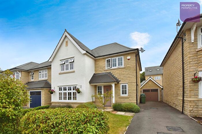 4 Bedroom Detached House For Sale In Bletchley Way, Horsforth, LS18