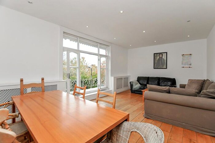 4 Bedroom Flat For Sale In West Bank, Stamford Hill, N16