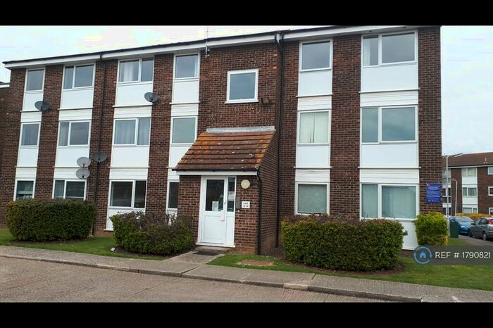 2 Bedroom Flat To Rent In Springfield, Chelmsford, CM1