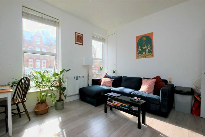 1 Bedroom Flat To Rent In Ferme Park Road, London, N4